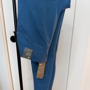 New Balance Women's Blue Leggings. NB Sleek High rise 27 inch inseam NWT
